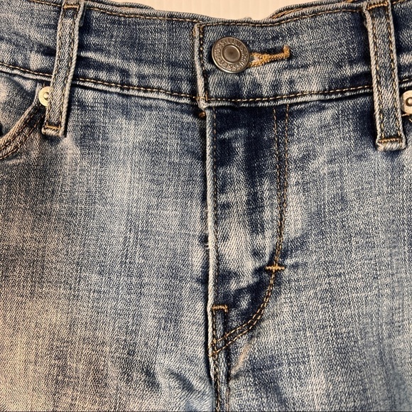 LEVI’S 524 SKINNY CUTOFFS. 4 Pockets with ragged hem. 14” Waist. 7-½” Rise. - Picture 3 of 8